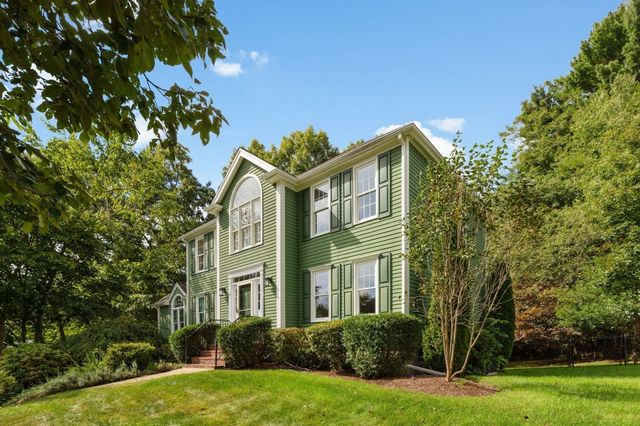 8 Dennison Ct, Stoughton, MA 02072
