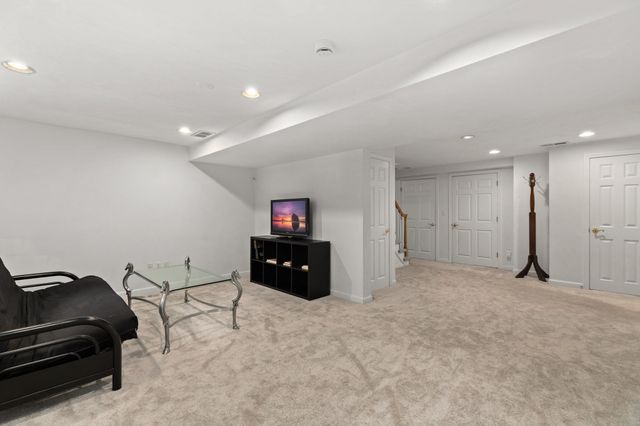 8 Dennison Ct, Stoughton, MA 02072