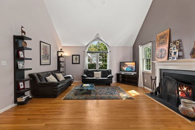 8 Dennison Ct, Stoughton, MA 02072