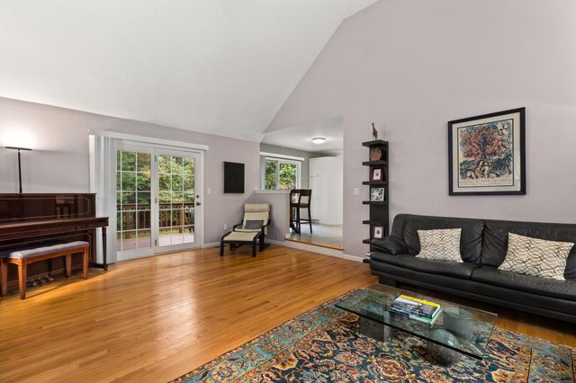 8 Dennison Ct, Stoughton, MA 02072