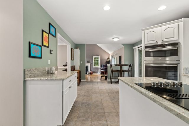 8 Dennison Ct, Stoughton, MA 02072
