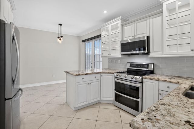 1716 NW 166th Avenue, Pembroke Pines, FL 33028