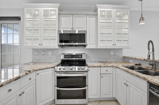 1716 NW 166th Avenue, Pembroke Pines, FL 33028