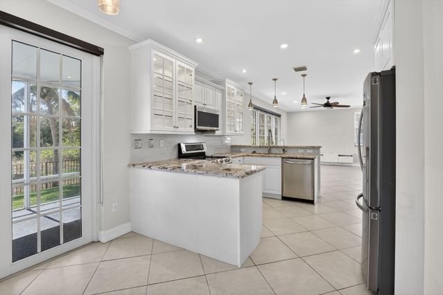 1716 NW 166th Avenue, Pembroke Pines, FL 33028