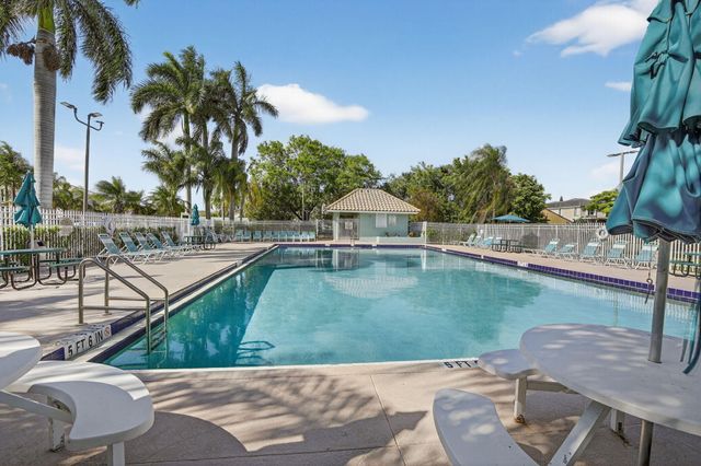 1716 NW 166th Avenue, Pembroke Pines, FL 33028