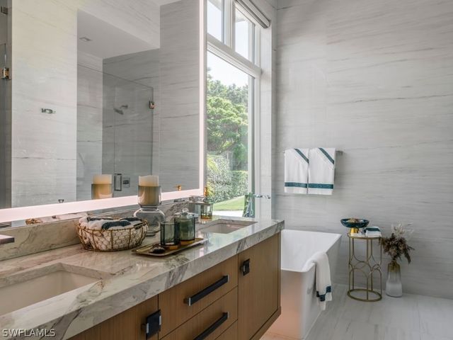 6199 Highcroft DR, Naples, FL 34119