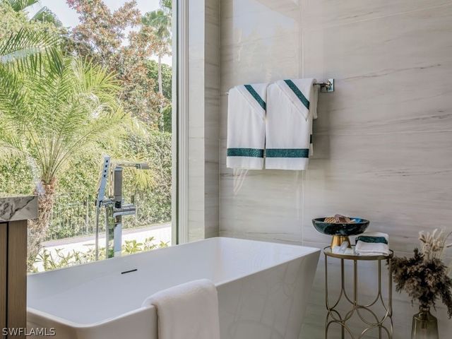 6199 Highcroft DR, Naples, FL 34119