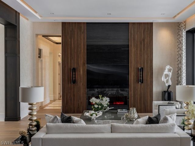 6199 Highcroft DR, Naples, FL 34119