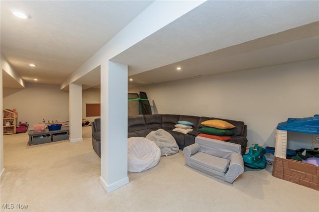 260 Stone Ridge Way, Berea, OH 44017