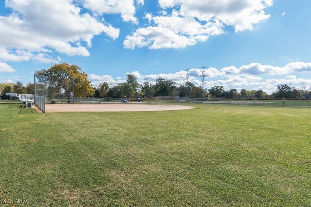 260 Stone Ridge Way, Berea, OH 44017