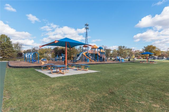 260 Stone Ridge Way, Berea, OH 44017