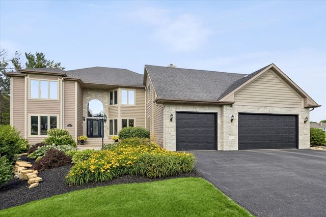 10 Bordeaux Court, Oakwood Hills, IL 60013