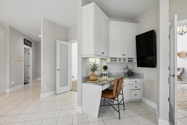 10 Bordeaux Court, Oakwood Hills, IL 60013