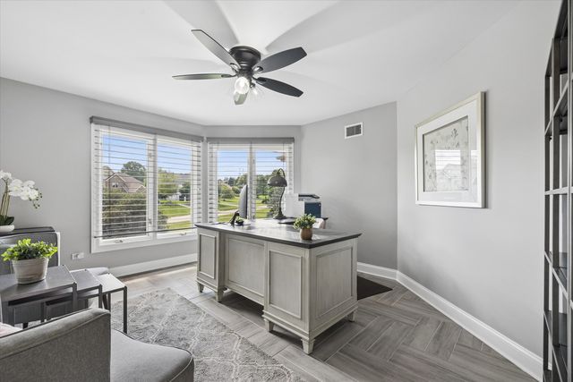 10 Bordeaux Court, Oakwood Hills, IL 60013