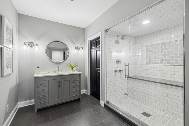 10 Bordeaux Court, Oakwood Hills, IL 60013