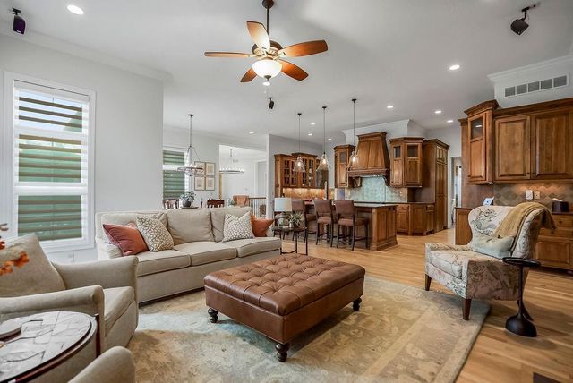 16332 LARSEN Street, Overland Park, KS 66221