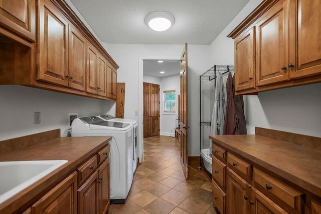 16332 LARSEN Street, Overland Park, KS 66221