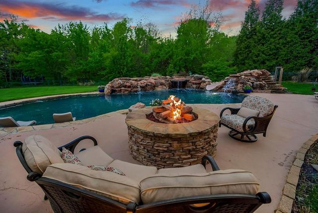 16332 LARSEN Street, Overland Park, KS 66221