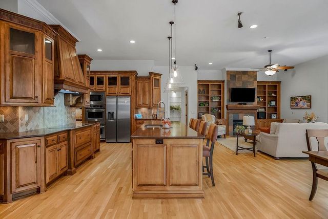 16332 LARSEN Street, Overland Park, KS 66221