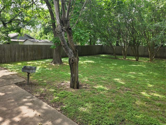 212 W 7th Street, Lancaster, TX 75146