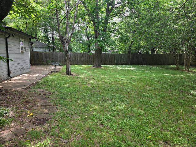 212 W 7th Street, Lancaster, TX 75146