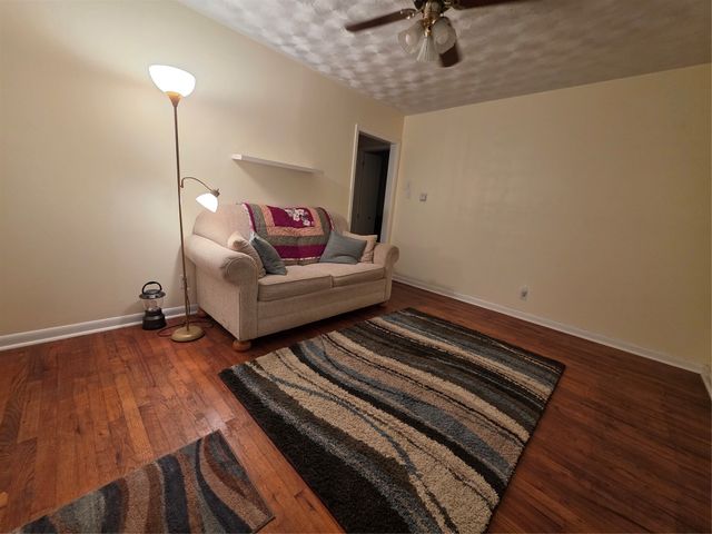 212 W 7th Street, Lancaster, TX 75146