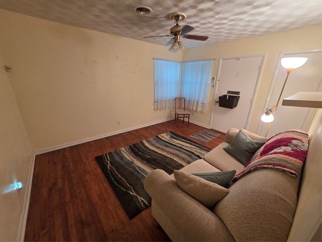 212 W 7th Street, Lancaster, TX 75146