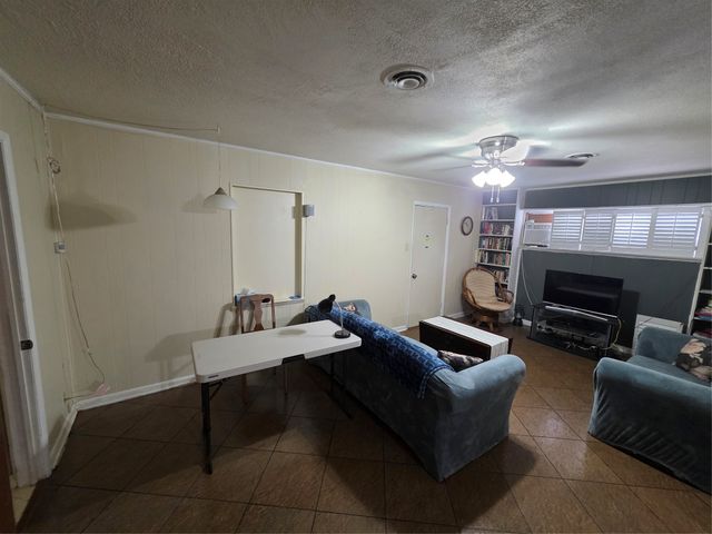 212 W 7th Street, Lancaster, TX 75146