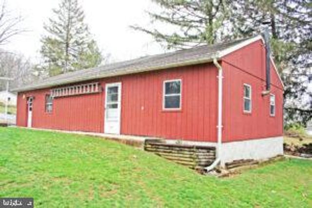2101 S FORGE RD, Palmyra, PA 17078