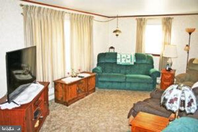 2101 S FORGE RD, Palmyra, PA 17078