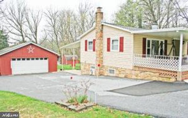 2101 S FORGE RD, Palmyra, PA 17078