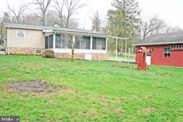 2101 S FORGE RD, Palmyra, PA 17078