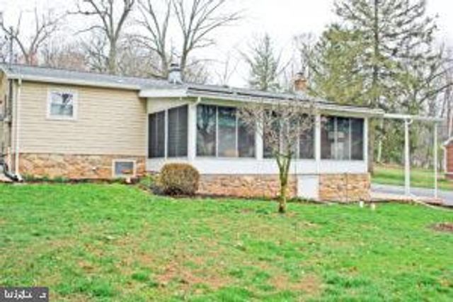 2101 S FORGE RD, Palmyra, PA 17078