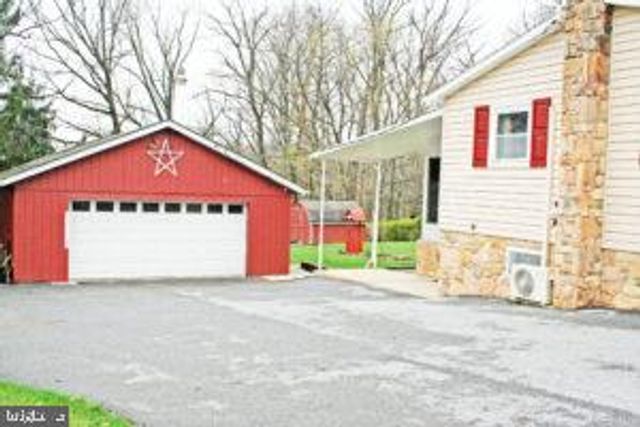 2101 S FORGE RD, Palmyra, PA 17078