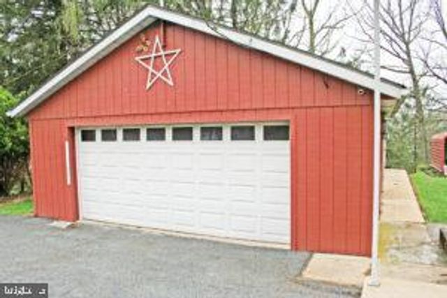 2101 S FORGE RD, Palmyra, PA 17078