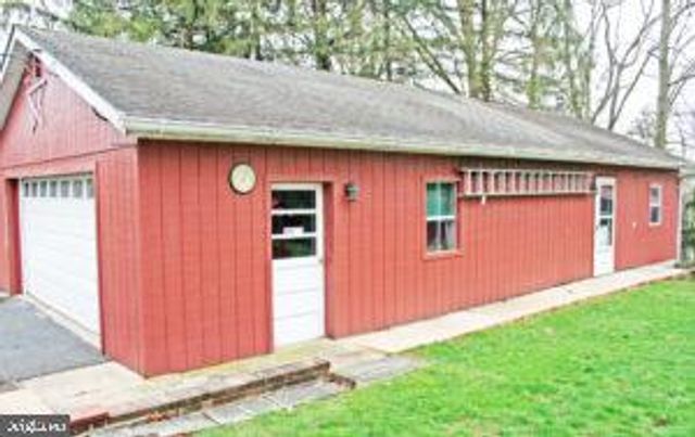 2101 S FORGE RD, Palmyra, PA 17078