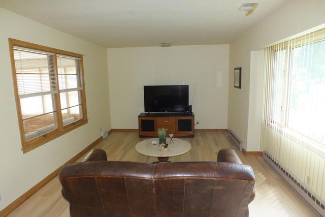 W147N4892 Dolphin DRIVE, Menomonee Falls, WI 53051