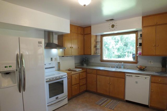 W147N4892 Dolphin DRIVE, Menomonee Falls, WI 53051