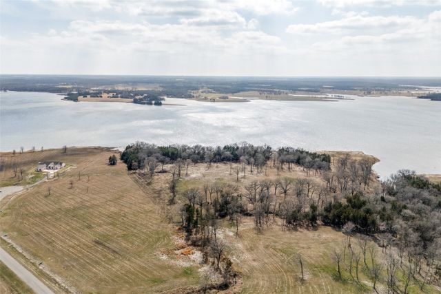 360 Lakewood Lane, Honey Grove, TX 75446