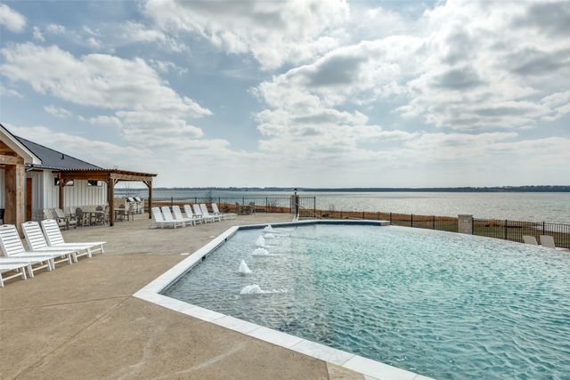 360 Lakewood Lane, Honey Grove, TX 75446