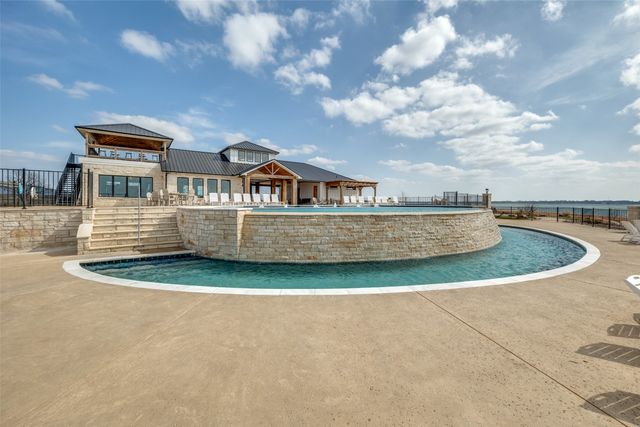 360 Lakewood Lane, Honey Grove, TX 75446