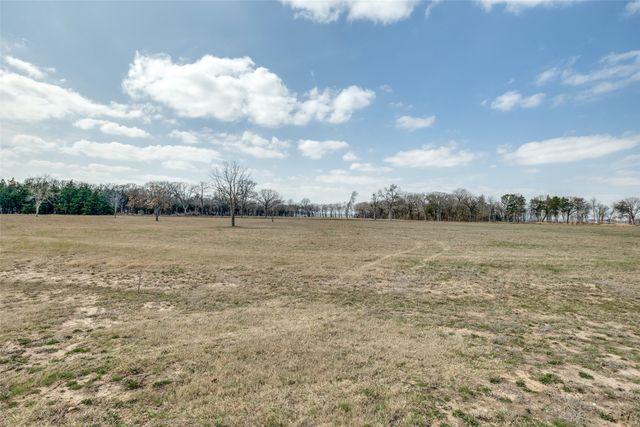 360 Lakewood Lane, Honey Grove, TX 75446