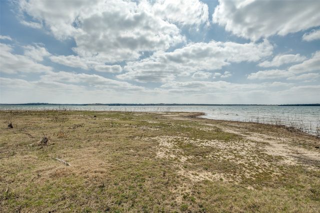 360 Lakewood Lane, Honey Grove, TX 75446