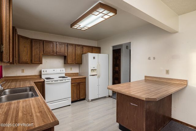 8510 Hidden View Court, Anchorage, AK 99504