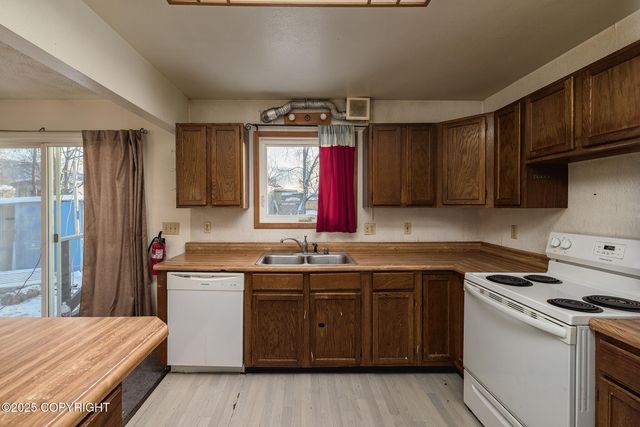 8510 Hidden View Court, Anchorage, AK 99504