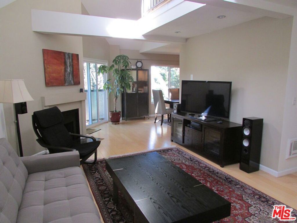 1127 12th Street 301, Santa Monica, CA 90403