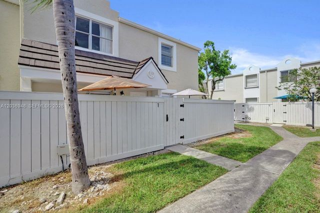 4555 SW 68th Ct Cir 111, Miami, FL 33155