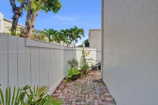4555 SW 68th Ct Cir 111, Miami, FL 33155