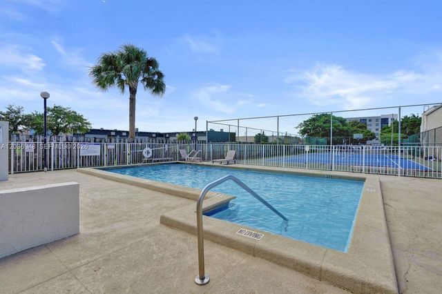 4555 SW 68th Ct Cir 111, Miami, FL 33155