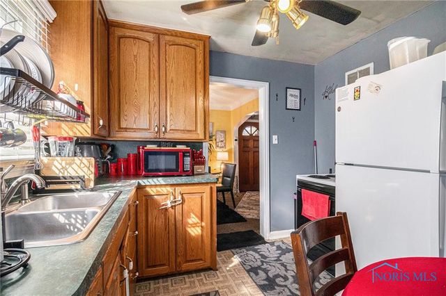 710 N Byrne Road, Toledo, OH 43607